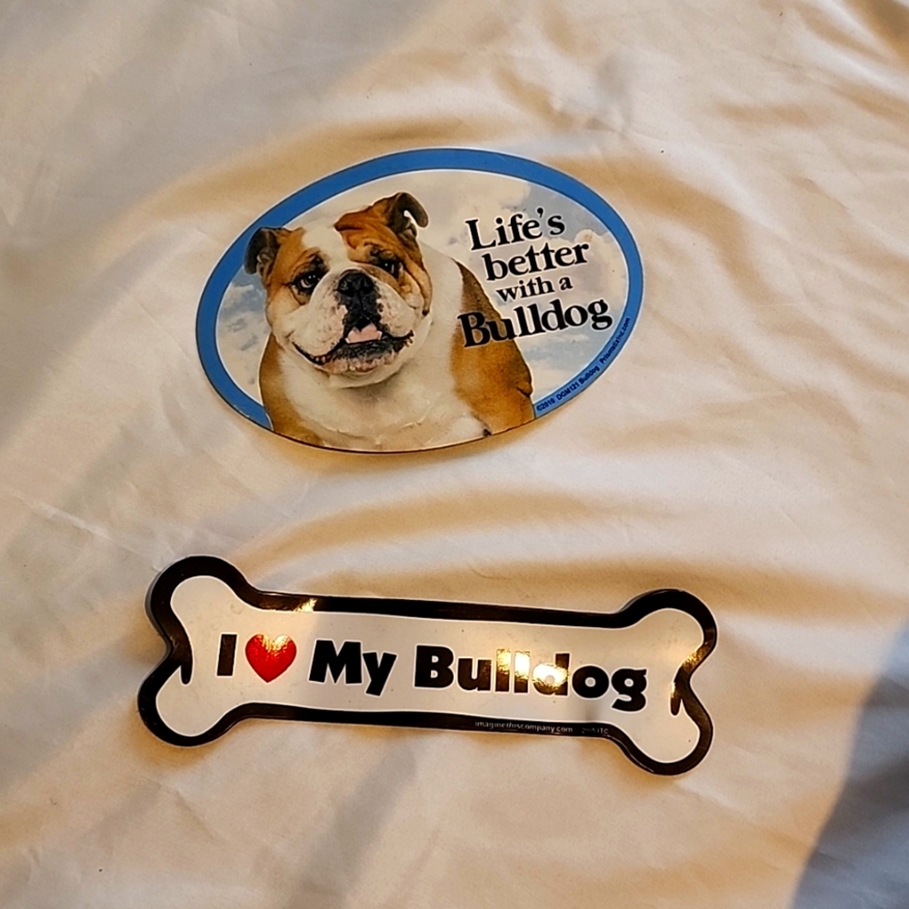 Bulldog magnets and sign
